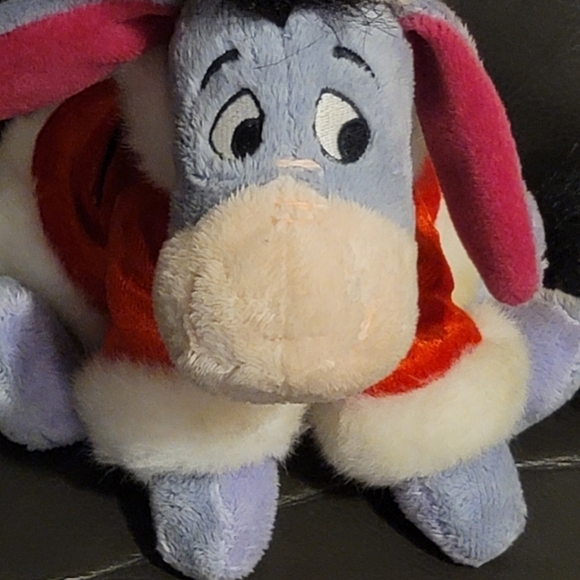 Disney EEYORE  Santa eeyore in a Santa suit and hat bird on head stuffed Animal - Picture 6 of 12